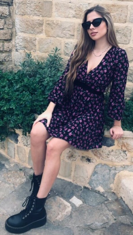 Dimitra Menegatou joli modèle galeries