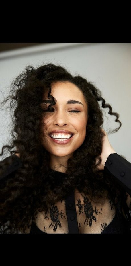 Hanamiblossom joli modèle photo