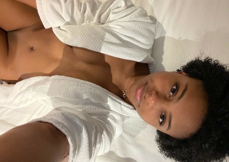 Saffronnn actrice de nus image