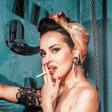 Tatiana Shmayluk jolie étoile des photos