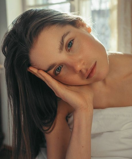 Pauline Schuller modèles nus galeries