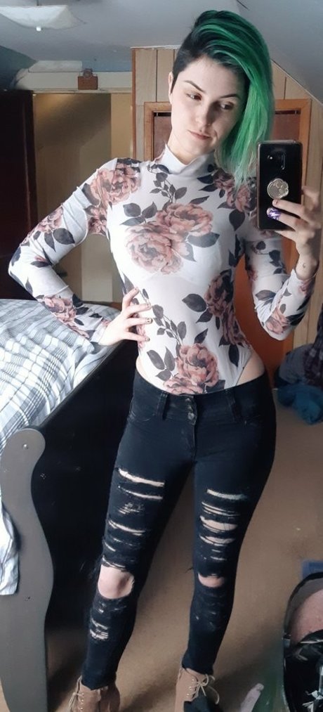 Grandaddyskulls modèle xxx image