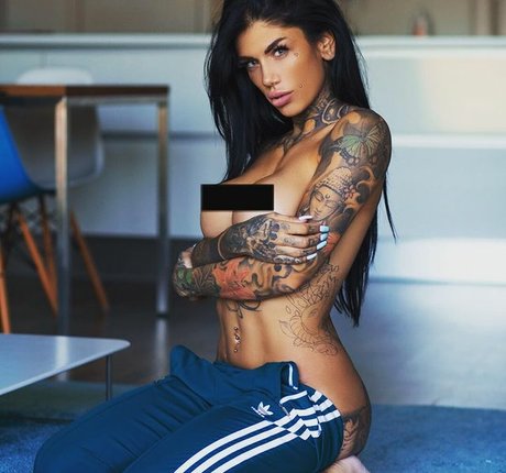 Meli Lakic star du porno exclusive des photos