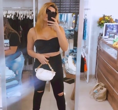 Cikarelly modèle magnifique image