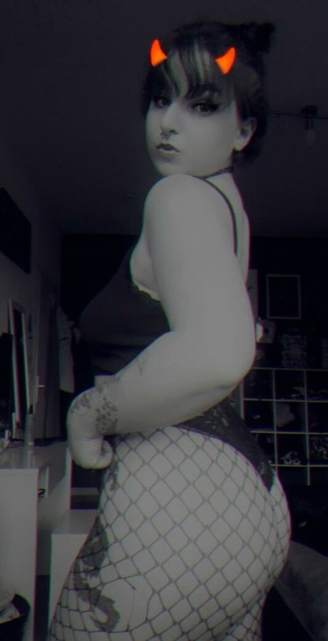 Lenaofficial modèle artistique image