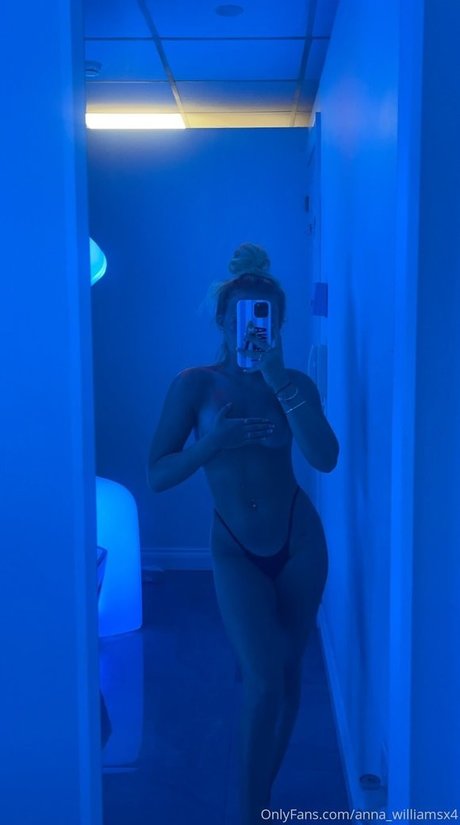 Anna Williams étoile chaude image