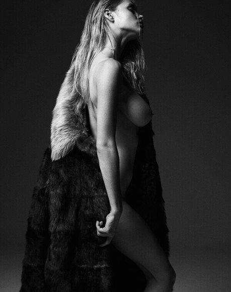 Elle Brittain modèle exclusif galerie