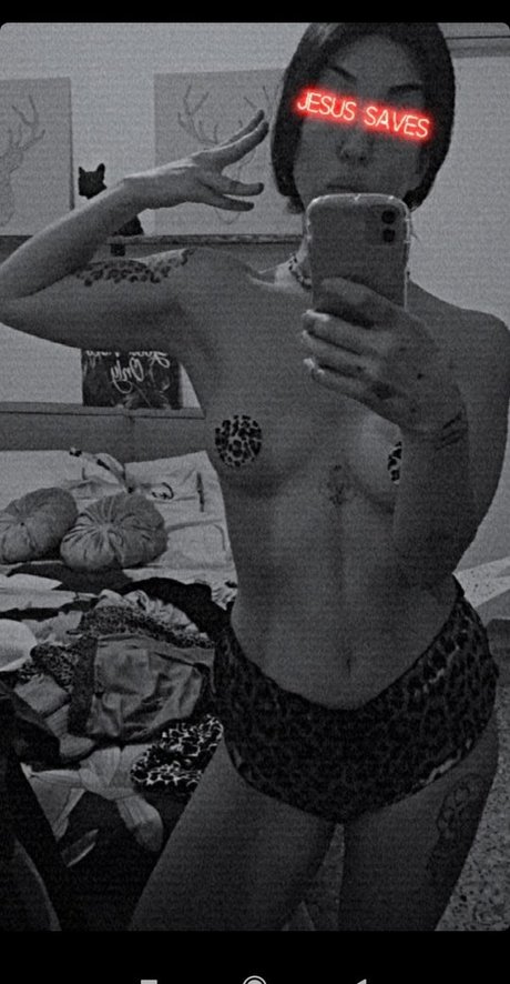 J ooma modèle nu des photos