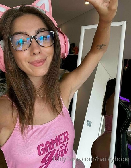 Hailey Hope star du porno exclusive image