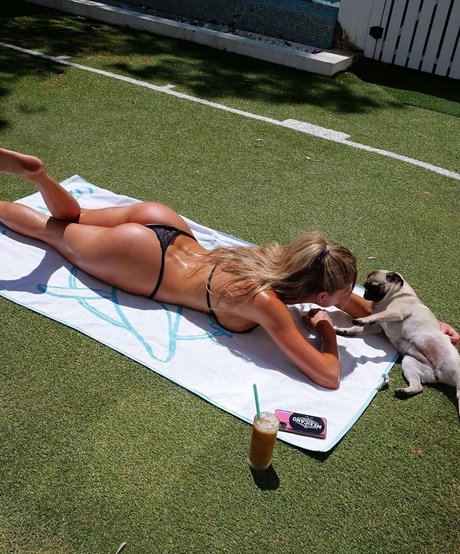 Lily Bowman modèles nus image