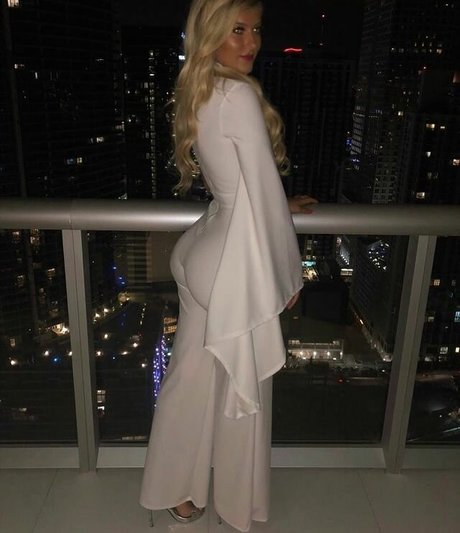 Hannah Sharpe star du porno en haute qualité collection