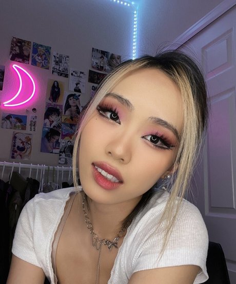 Chael dot étoile nue images