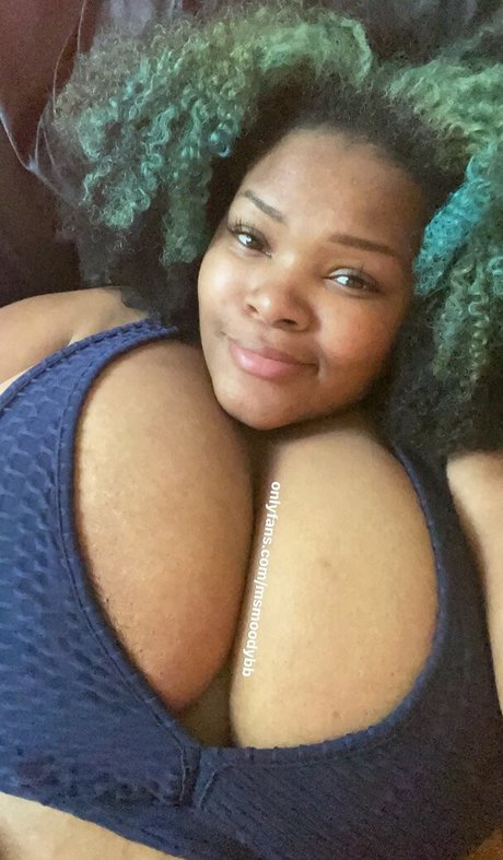 MsMoodyBB star érotique galeries