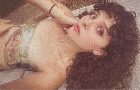 ApartmentFluffy7589 actrice artistique photo