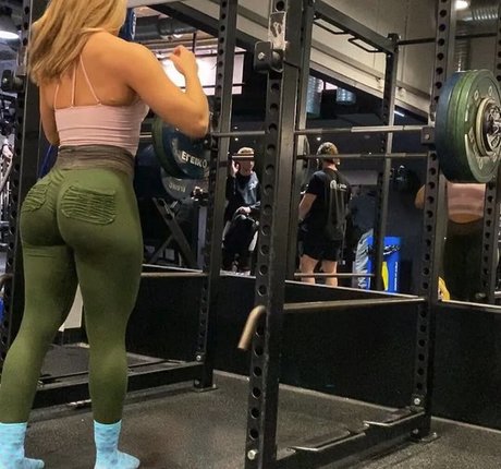 Ellenvy Ajvie modèle érotique galerie