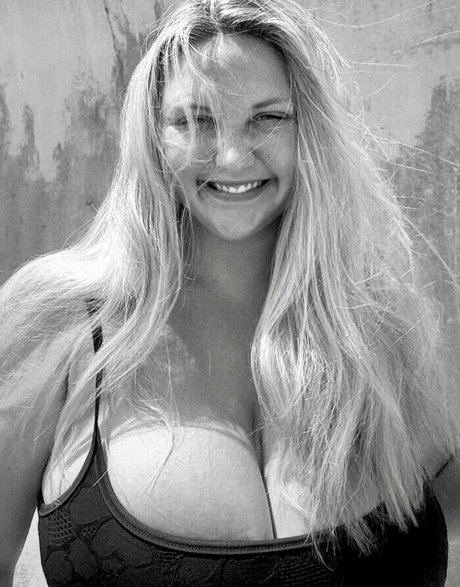 Emma Burzynski star du porno en haute qualité images