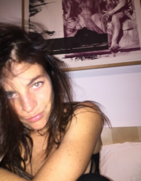 Julia Restoin Roitfeld étoile adulte images