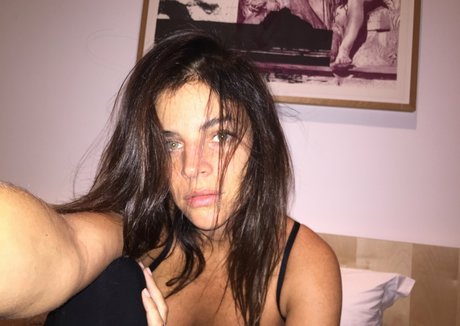 Julia Restoin Roitfeld étoile xxx galerie