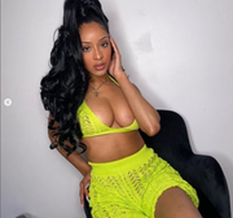 Nikkivictoria nus étoiles des photos