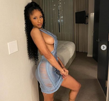 Nikkivictoria star du porno érotique des photos