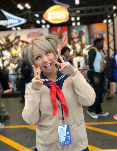 Reina Scully actrice de nus des photos