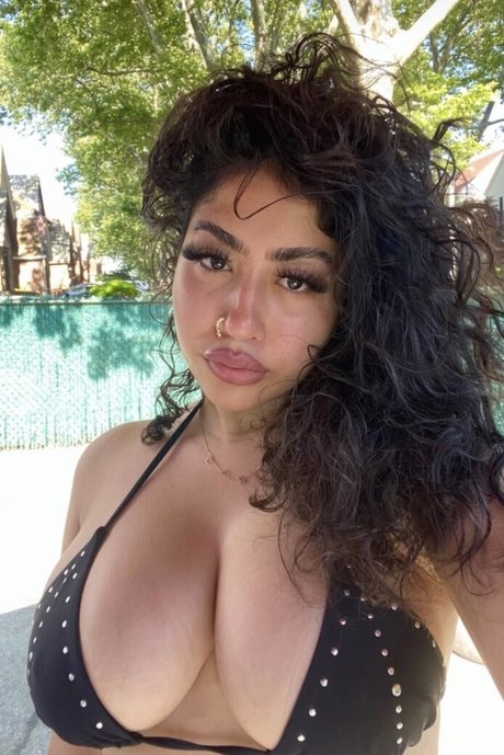 Julie Azi star du porno gratuite photo