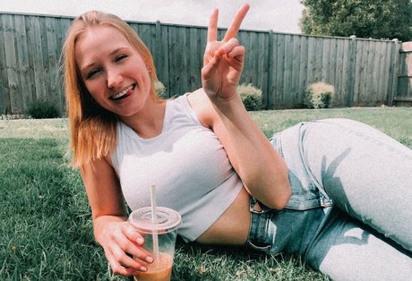 QAEKZ art de star du porno photo