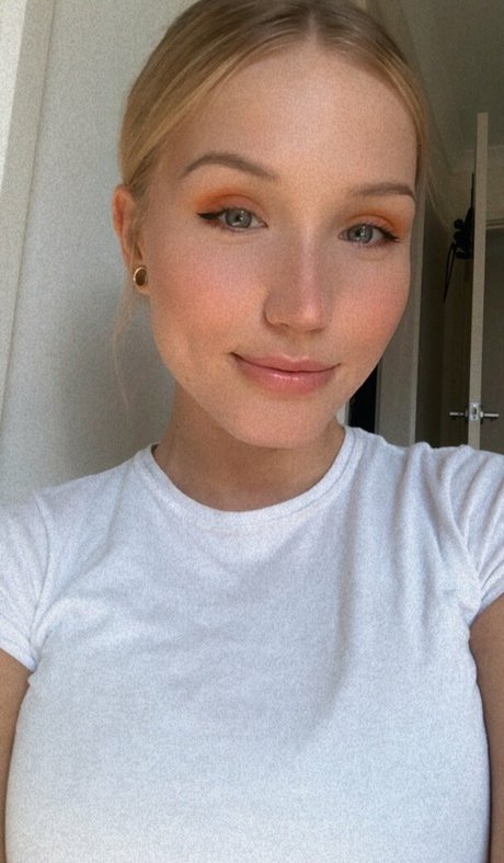 QAEKZ star du porno sexy photo