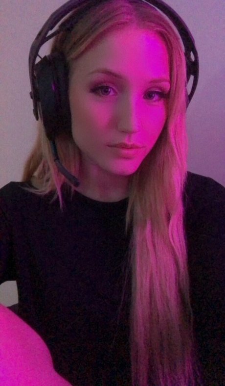 QAEKZ star du porno chaude photo