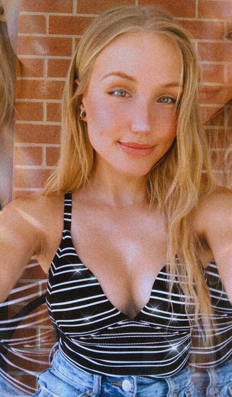 QAEKZ étoile xxx des photos