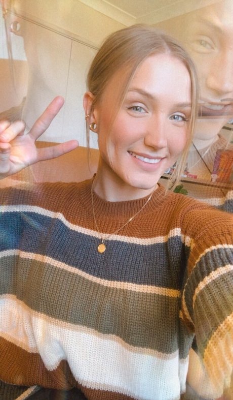 QAEKZ actrice libre photo