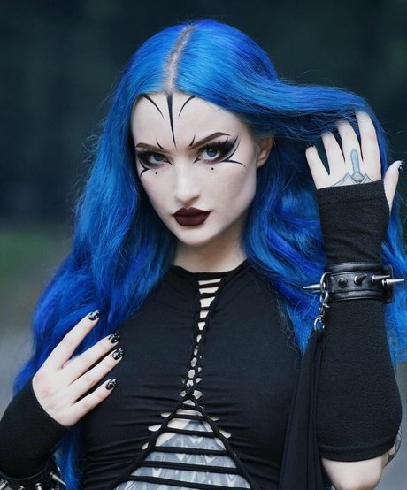 BlueAstrid modèle magnifique image