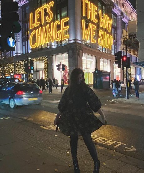 Aayley modèle joli image