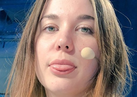 Aayley actrice chaude img