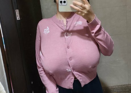 Mira1238888 modèle pornographique img