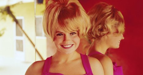 Joey Gibson actrice chaude images