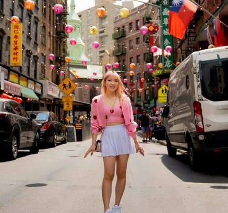 Yvonneflinetv modèle joli archive