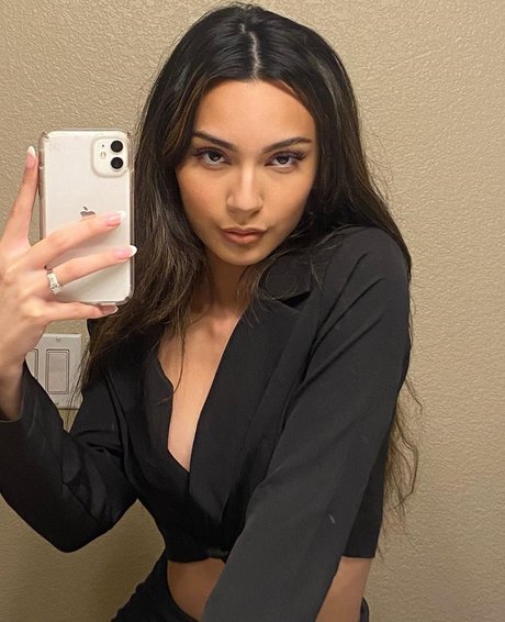 Kyla Malena star du porno de haute qualité galeries