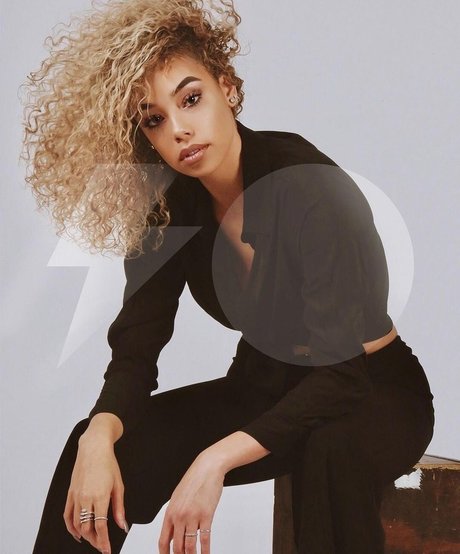 Alysse Joyner modèle porno photos