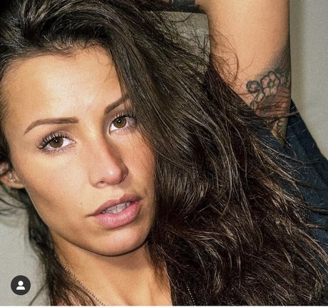 Amalia Loveee nus étoiles image