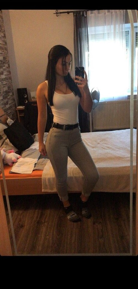 Kalicz Laura modèle gratuit collection