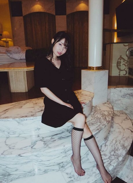 Aika Yumeno joli modèle archive