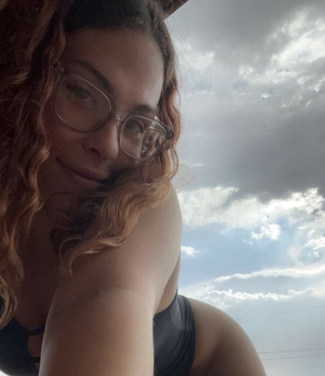 chatte solo uniquementfans nu en haute qualité photos