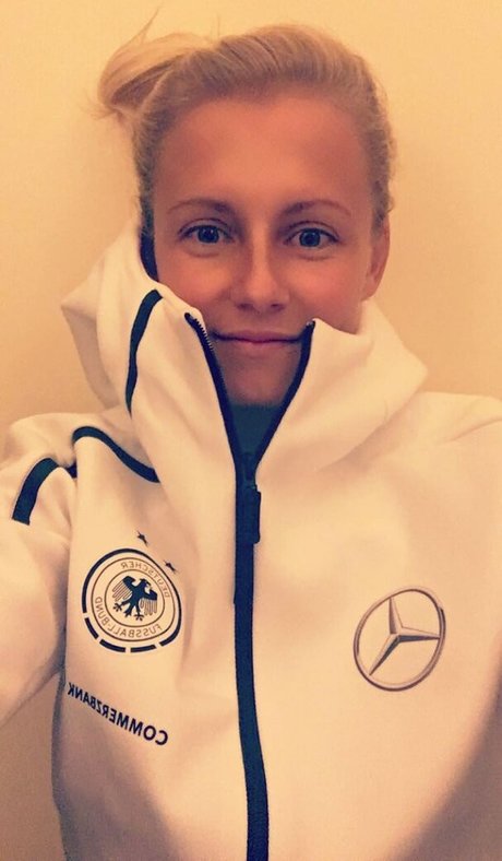 Julia Simic actrice adulte images