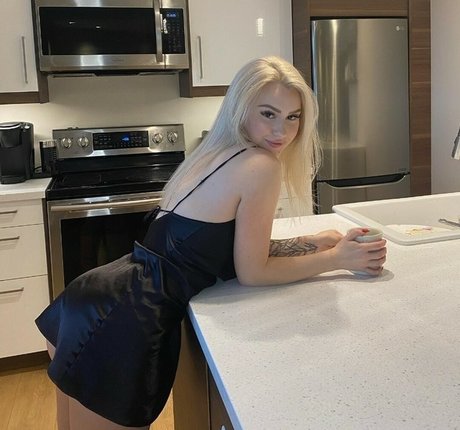 Elena Fleur star du porno nue galerie