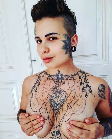 Mira Cuckold jolie étoile galerie