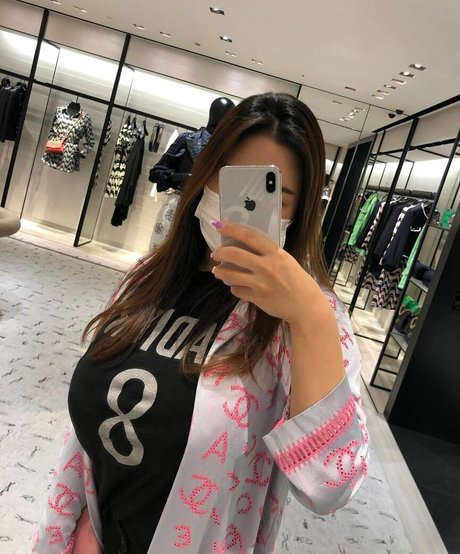 Uelee actrice pornographique images