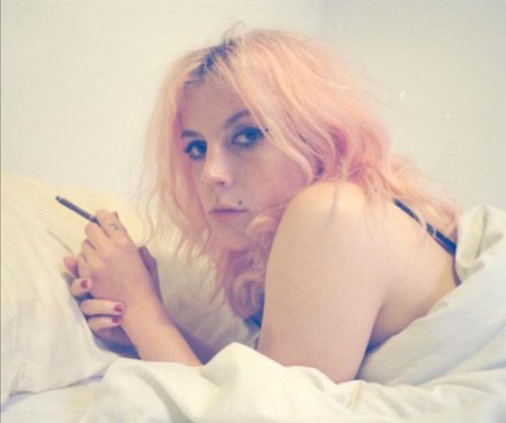 blonde naturelle onlyfans nu érotique collection