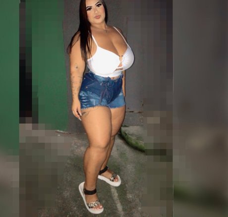 Adriane Esteves star du porno en haute qualité galerie