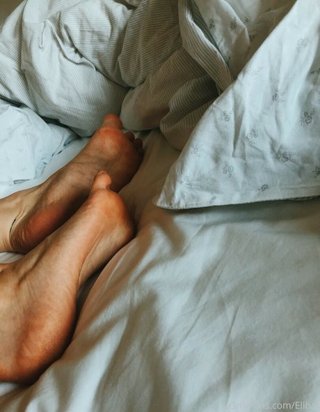 Ellbat actrice adulte photo